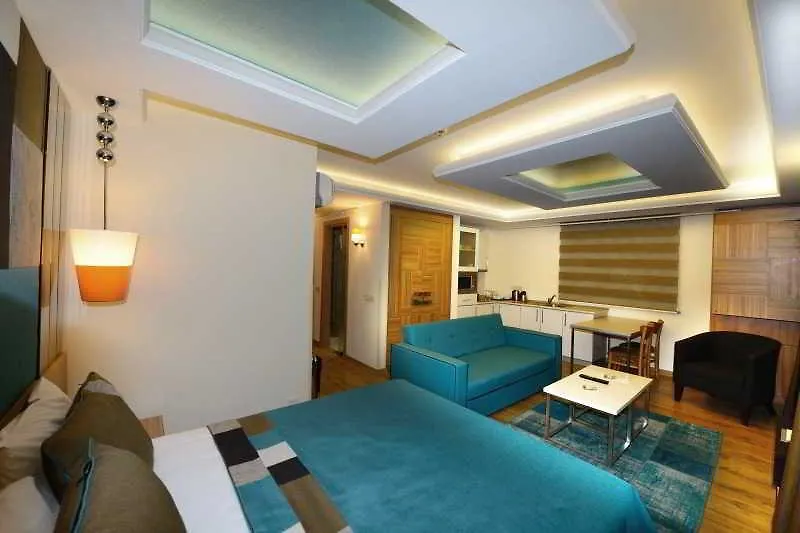 Collage Cihangir Apart Istanboel